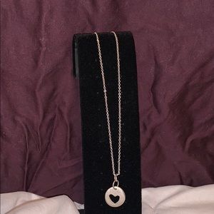HEART OUTLINE NECKLACE